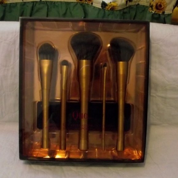 QUO makeup brushes SET of 5 + stand